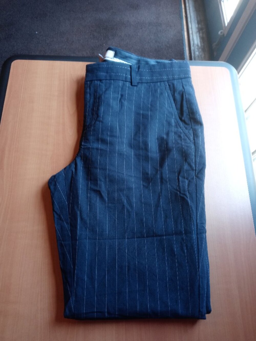BANANA REPUBLIC wool blend pinstripe suit pants (sz2)